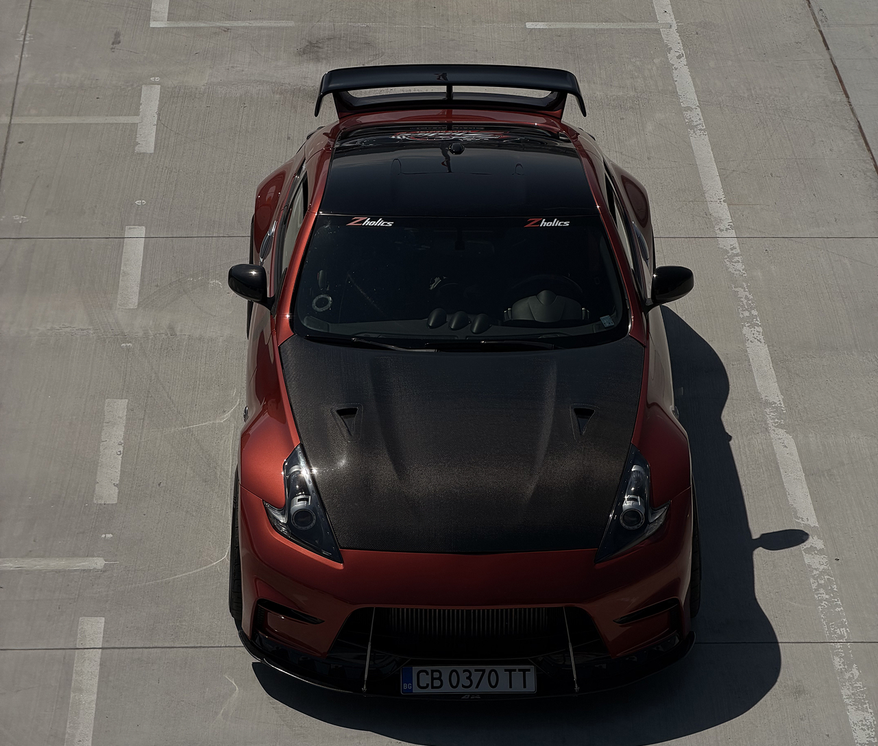 Nissan 370Z Trackday-Auto mit Carbon-Motorhaube und GT-Flügel am A1 Motor Park